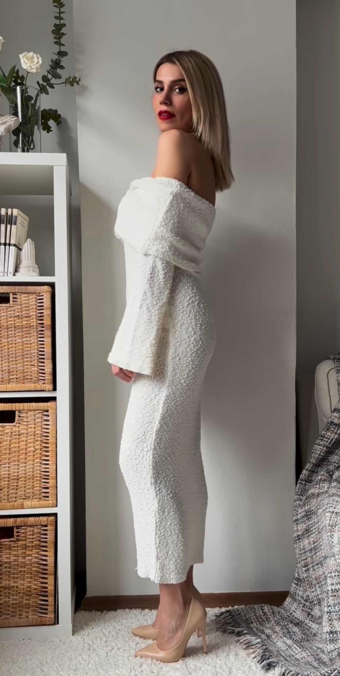 BEYAZ TRİKO ELBİSE